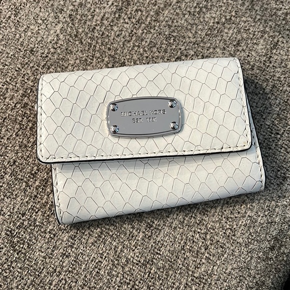 Michael Kors wallet - Picture 1 of 4